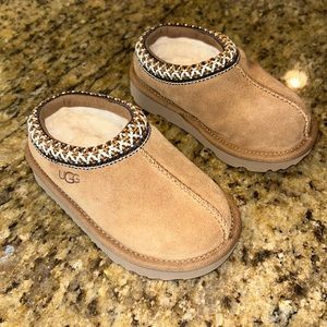 KIDS UGG SLIPPERS